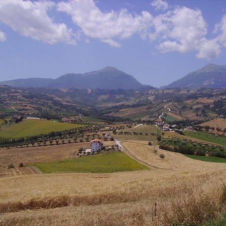 Campli Agriturismo Il Vecchio Carro المظهر الخارجي الصورة