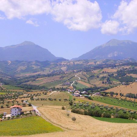 Campli Agriturismo Il Vecchio Carro المظهر الخارجي الصورة