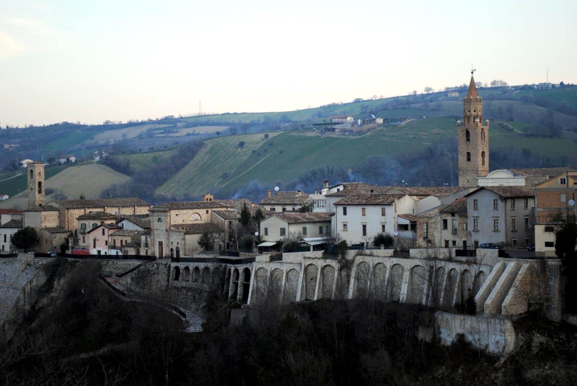 Campli Agriturismo Il Vecchio Carro المظهر الخارجي الصورة